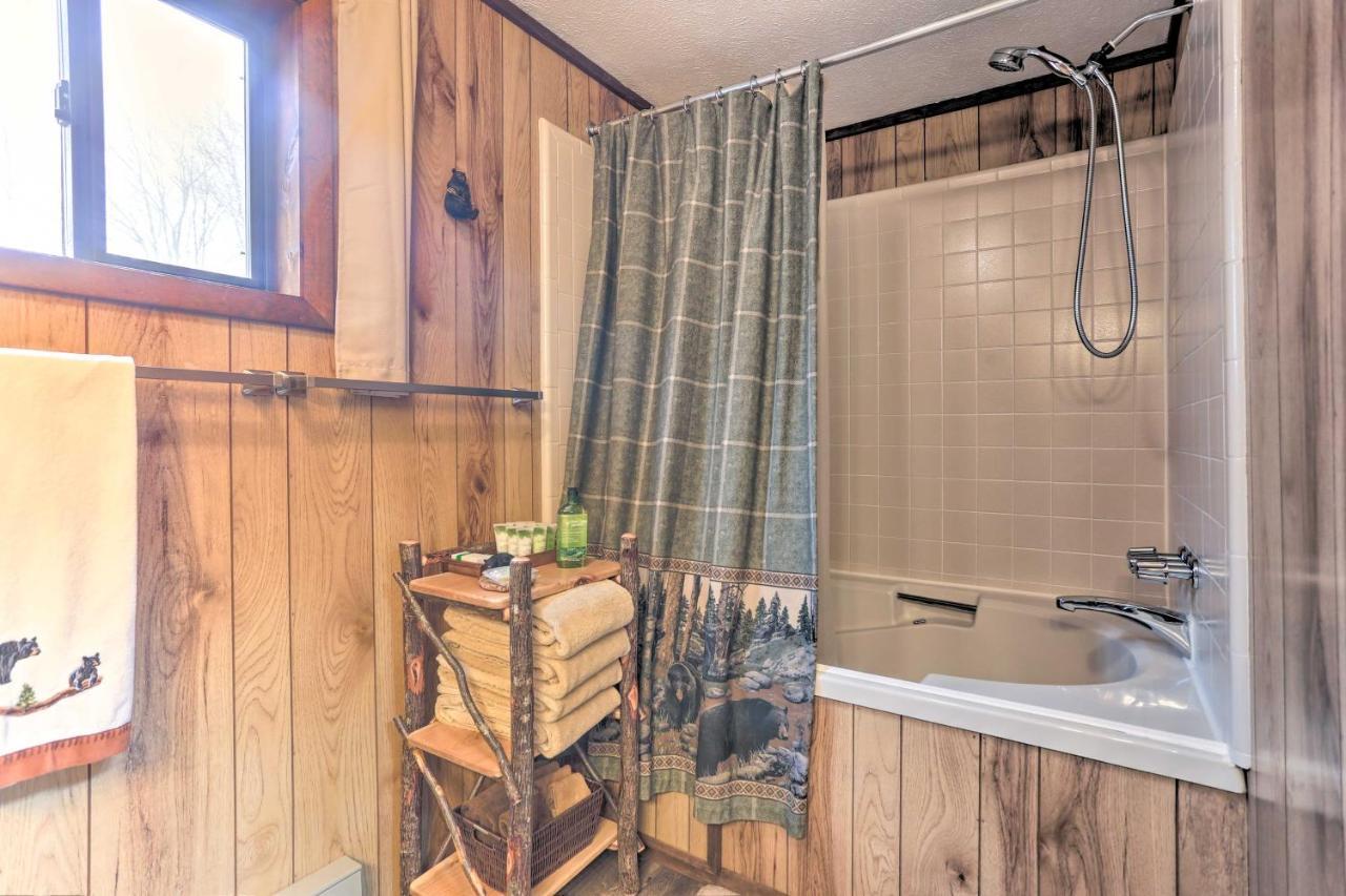 Bear Den Rustic Pocono Lake Home With Game Room! Buitenkant foto